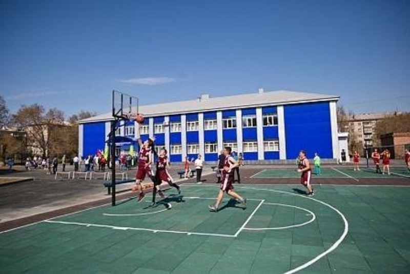 спортивная площадка школы